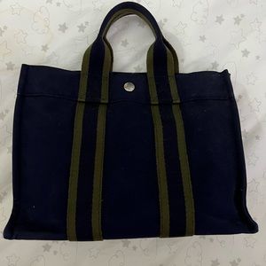 Selling this hermes bag in good condition